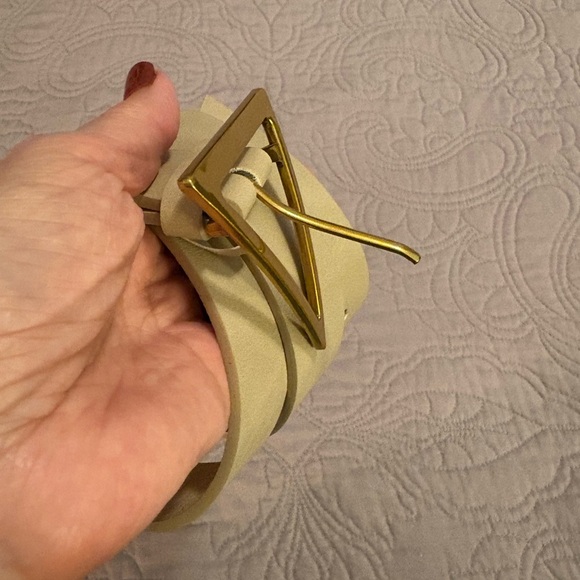 Brass diamond buckle tan belt - Picture 2 of 9